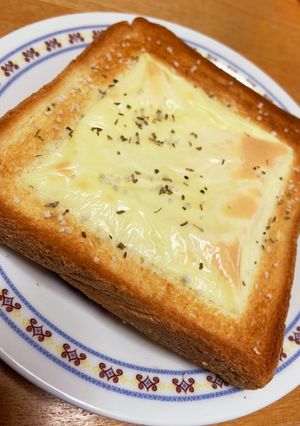 ハーブ香る☆ハーブソルトでチーズトースト-レシピのメイン写真