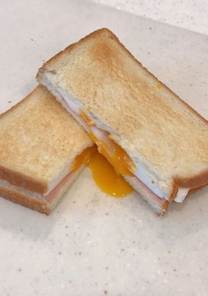 挟んで食べやすいハムエッグトーストサンド-レシピのメイン写真