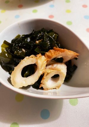 調味料2つ☆材料も2つ。ワカメ&竹輪-レシピのメイン写真