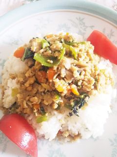 簡単!野菜たっぷりそぼろ丼-レシピのメイン写真