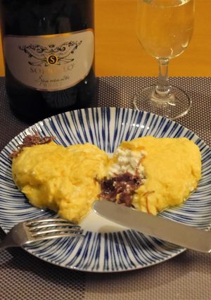 コンビーフとチーズのふわふわオムレツ-レシピのメイン写真