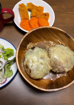 シーザーサラダ&チーズハンバーグ-レシピのメイン写真