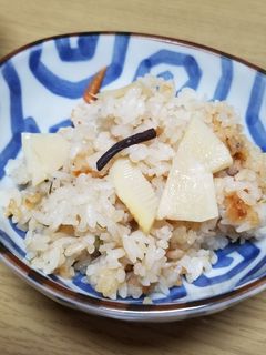 簡単♪たけのことわらびの春の炊き込みご飯-レシピのメイン写真