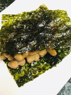 毎日の納豆●味つけ海苔ではさんで-レシピのメイン写真