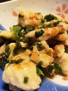 簡単おつまみ!余った鶏皮でネギ塩和え☆-レシピのメイン写真