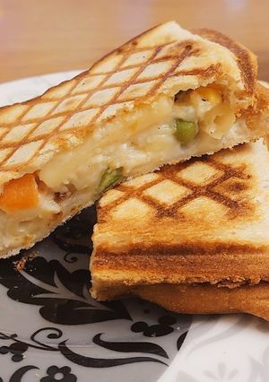 グラタンの残りでホットサンド♪-レシピのメイン写真