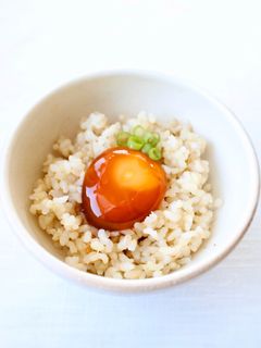 旨い〜!【卵黄の醤油漬け】卵の殻型で-レシピのメイン写真