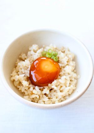 旨い〜！【卵黄の醤油漬け】卵の殻型で-レシピのメイン写真