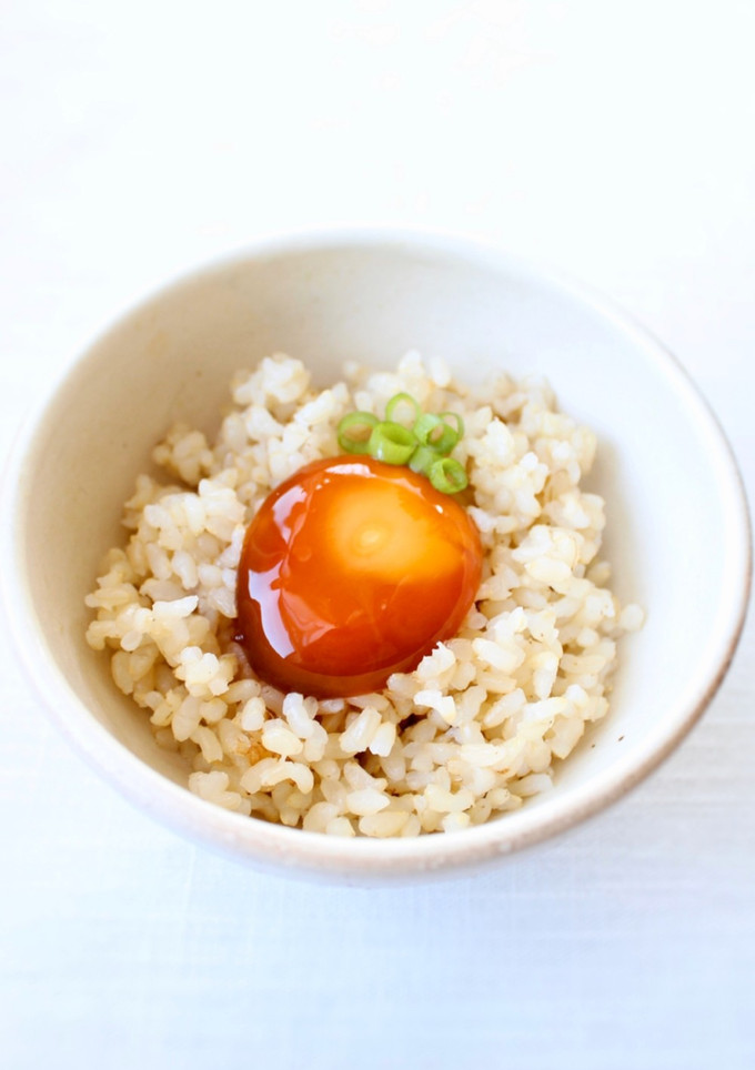 旨い〜！【卵黄の醤油漬け】卵の殻型で-レシピのメイン写真