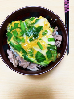 簡単!とろーりニラ玉丼!-レシピのメイン写真