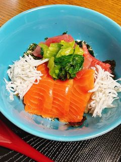 簡単のせるだけ彩り海鮮丼 #おうち時間-レシピのメイン写真