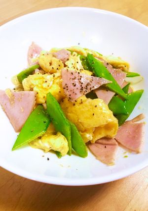 簡単美味♡絹さやとハムとたまごの炒め物-レシピのメイン写真