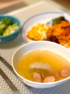 手抜き!冷凍餃子とソーセージの中華スープ-レシピのメイン写真