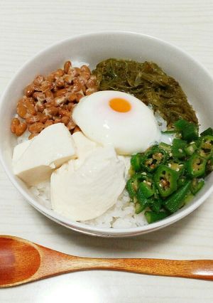 混ぜて乗せるだけ♪めかぶのねばねば丼-レシピのメイン写真