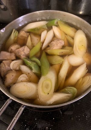 鶏もも肉とネギの日本酒大量消費鍋-レシピのメイン写真