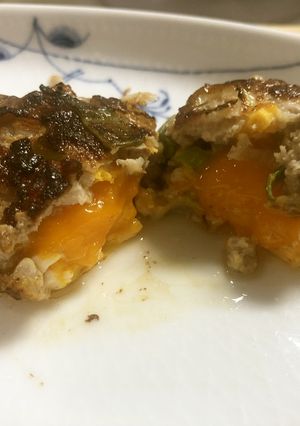 千寿ネギと冷凍卵黄のハンバーグ-レシピのメイン写真