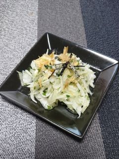 簡単☆新玉ねぎの青じそ梅昆布茶あえ☆-レシピのメイン写真