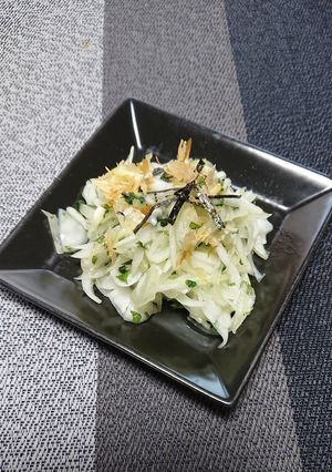 簡単☆新玉ねぎの青じそ梅昆布茶あえ☆-レシピのメイン写真