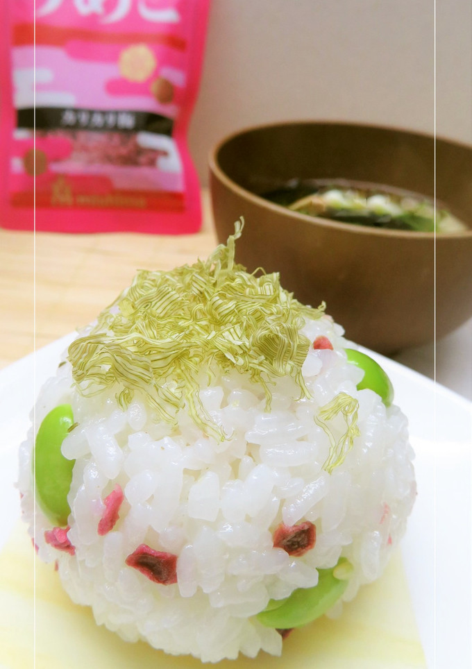 うめこ＊枝豆＊とろろ昆布のおむすび。-レシピのメイン写真