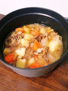ストウブで簡単肉じゃが*.❁-レシピのメイン写真
