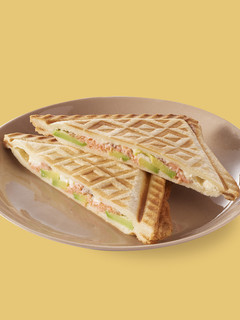 スモークサーモンとアボカドのホットサンド-レシピのメイン写真