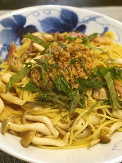 キノコの和風パスタ ひきわり納豆を添えて-レシピのメイン写真