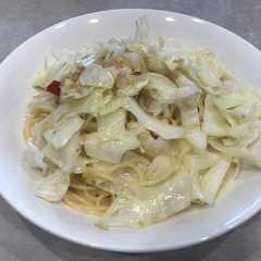 รูปของ たっぷりキャベツのペペロンチーノ