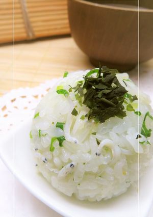 葱＊しらす＊粉わかめのおむすび-レシピのメイン写真