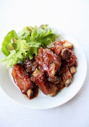 ホロっと柔らか【スペアリブのメープル煮】-レシピのメイン写真