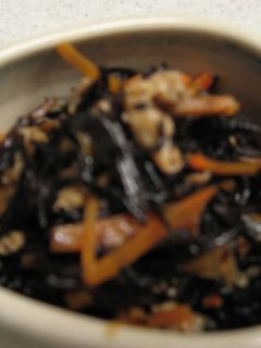 鶏皮でひじき煮!!-レシピのメイン写真