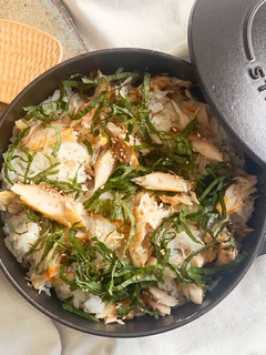staub炊飯 焼き鯖と大葉の混ぜごはん-レシピのメイン写真