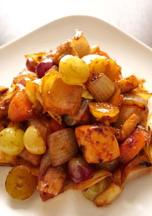 片栗粉不要☆春キャベツと葡萄の焼き酢鶏-レシピのメイン写真