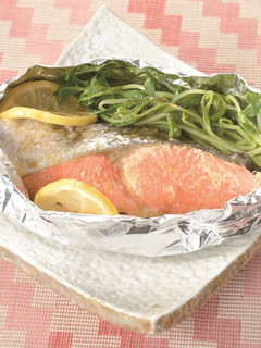 紅鮭と豆苗のバターホイル焼き-レシピのメイン写真