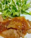 お肉やわらかタレが絡む豚肉の生姜焼き