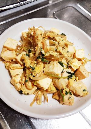 島豆腐と豆苗のチャンプルー-レシピのメイン写真