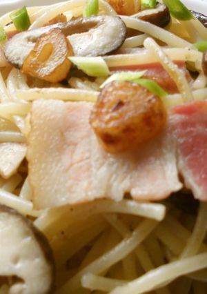 ベーコンとシイタケ入りペペロンチーノ♫-レシピのメイン写真