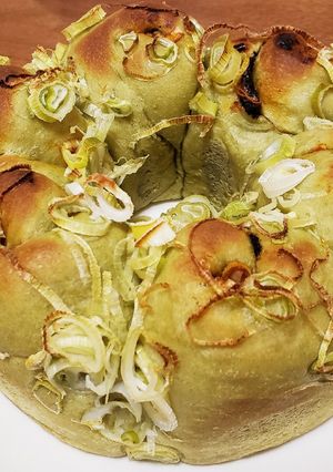 べにふうき de 葱盛りお好み焼き風パン-レシピのメイン写真