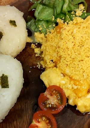 おにぎり君とオムレツミモザ乗せ-レシピのメイン写真
