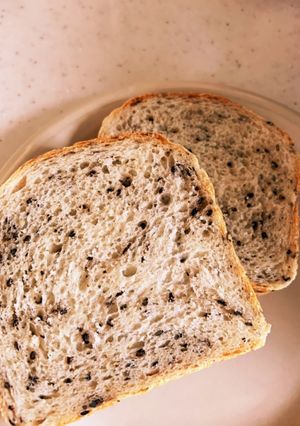手捏ね！黒ゴマ米粉入食パン-レシピのメイン写真
