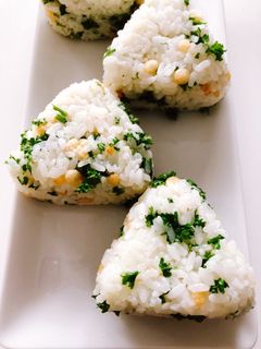 パセリと天かすのおにぎり-レシピのメイン写真