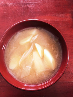 じゃがいもと玉ねぎの味噌汁-レシピのメイン写真