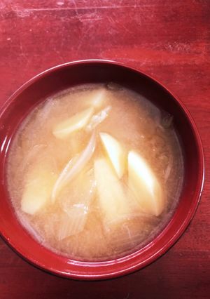 じゃがいもと玉ねぎの味噌汁-レシピのメイン写真