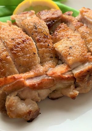 厚板鉄板でジューシー！鶏の塩にんにく焼き-レシピのメイン写真