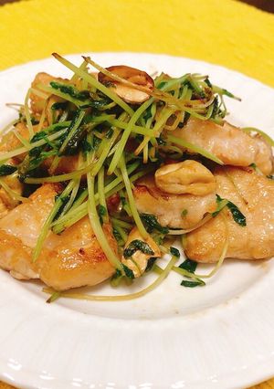 とり胸肉と豆苗のナッツ炒め♡-レシピのメイン写真