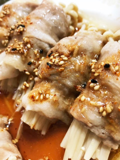 レンジだけ♪ピリ辛ダレでえのきの肉巻き-レシピのメイン写真