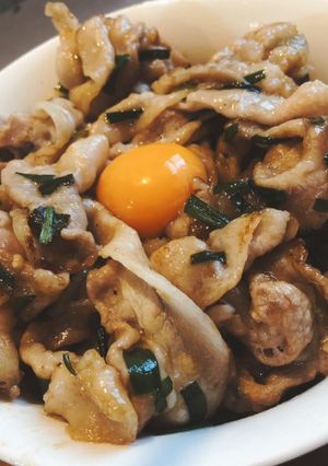 スタミナがつくがっつり肉玉丼-レシピのメイン写真