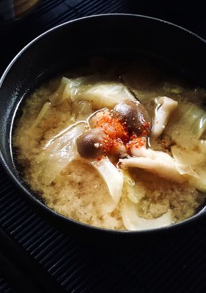 鶏皮とキャベツとしめじのお味噌汁-レシピのメイン写真