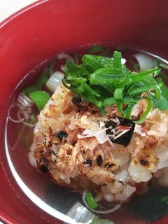 軽めご飯に!焼おにぎりお茶漬け-レシピのメイン写真