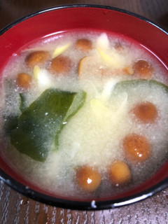 なめことワカメのおみそ汁-レシピのメイン写真