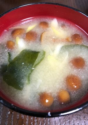 なめことワカメのおみそ汁-レシピのメイン写真
